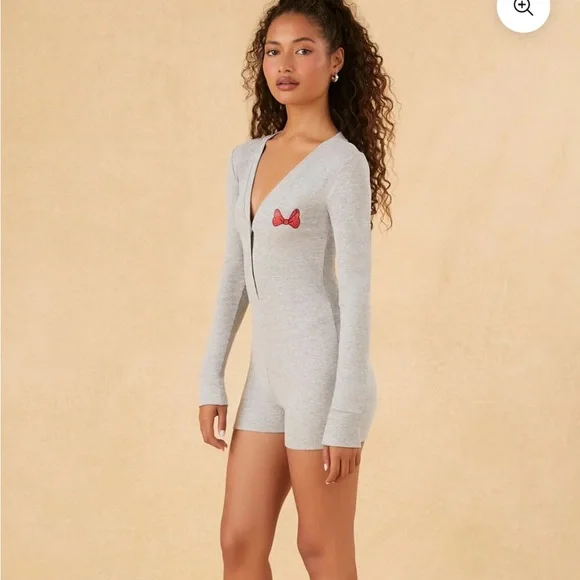NWT DISNEY MINNIE MOUSE
PAJAMA ROMPER Gray long-sleeve snap button women small - Picture 3 of 10
